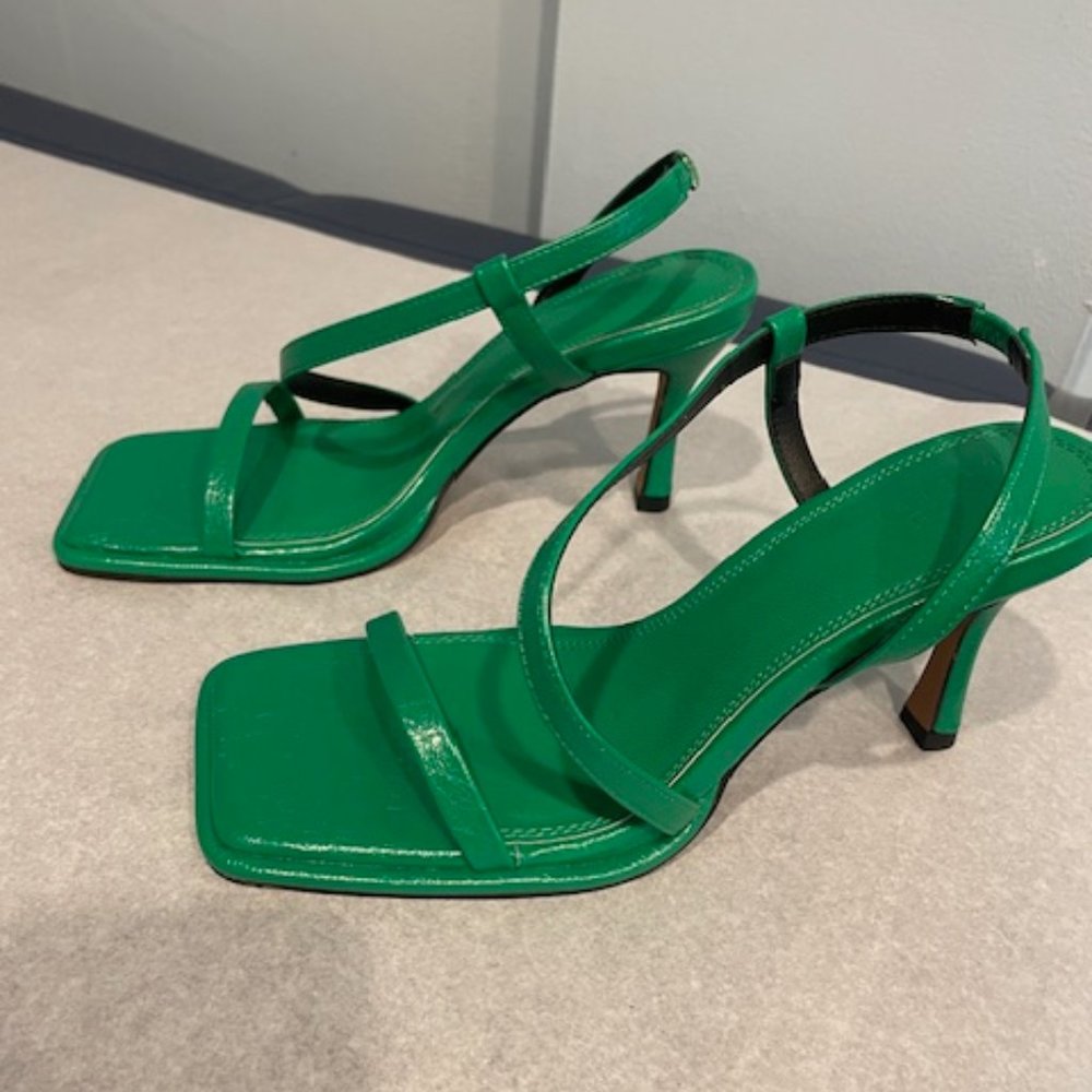 Women's Open Toe Strappy Green sandals Heels NWT
